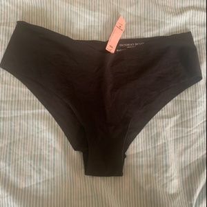 Victoria's Secret No Show Cheeky Panty M